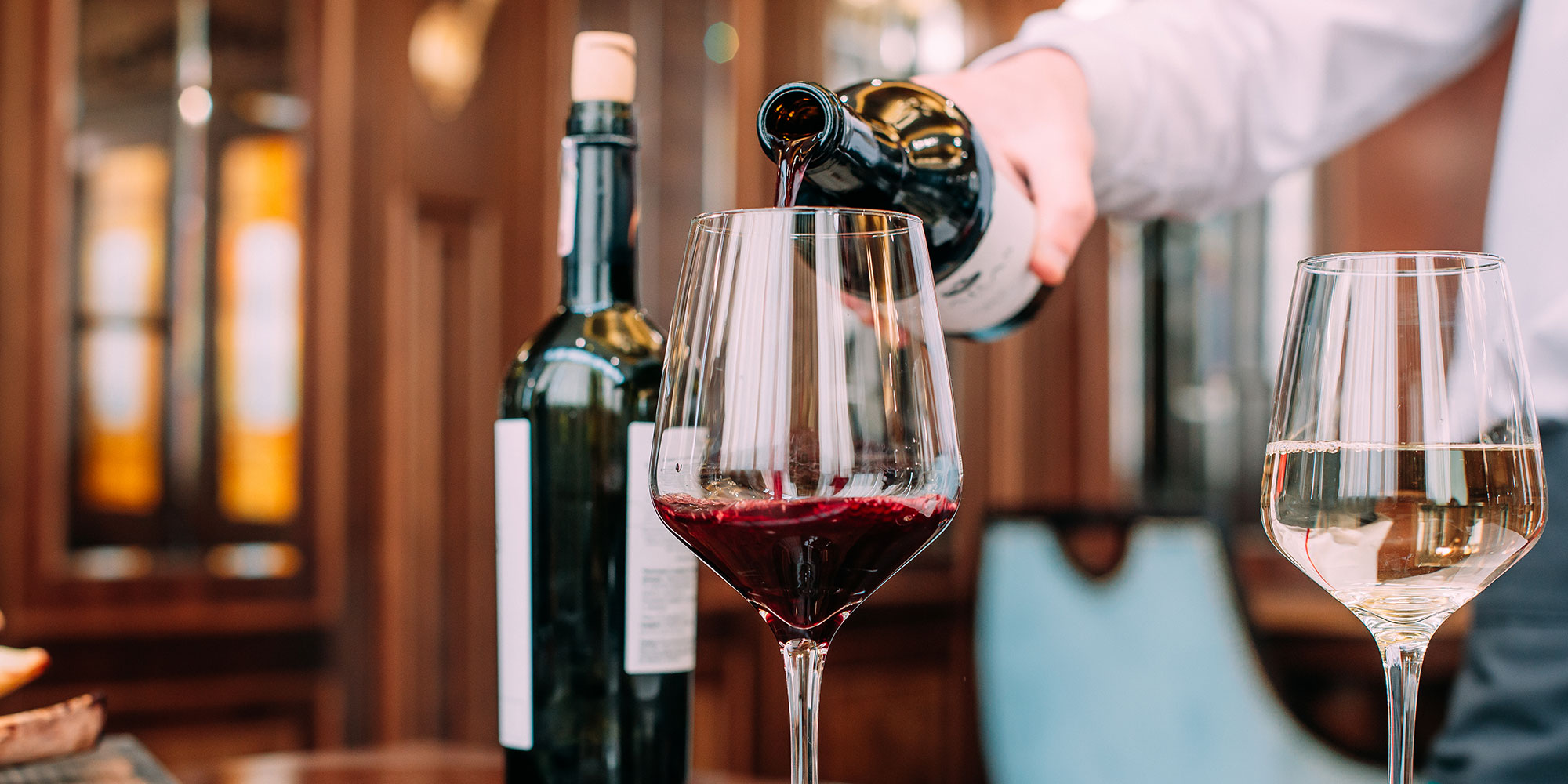 Beispielbild: Weinprobe in München / Example image: Wine tasting in Munich
